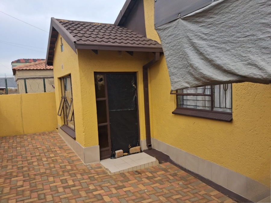 3 Bedroom Property for Sale in Thulani Gauteng