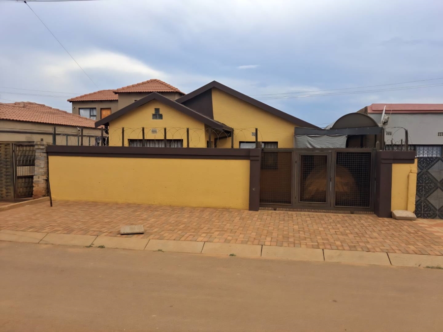 3 Bedroom Property for Sale in Thulani Gauteng