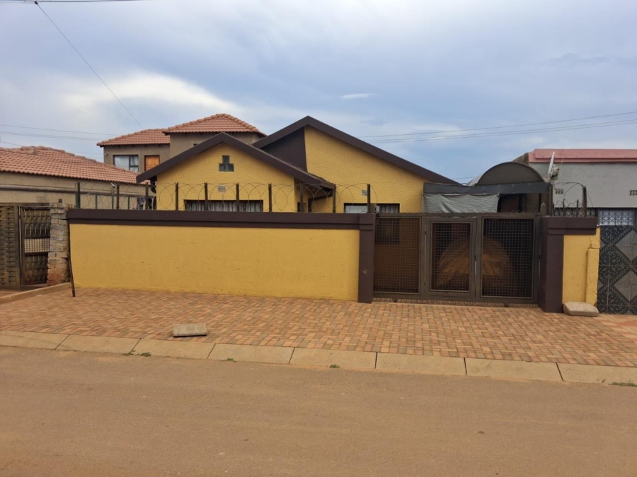 3 Bedroom Property for Sale in Thulani Gauteng