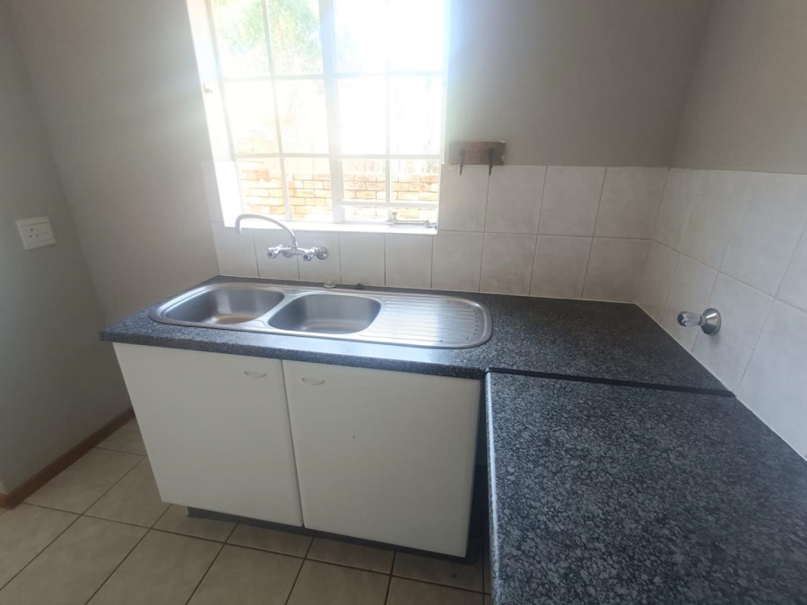 2 Bedroom Property for Sale in Die Hoewes Gauteng