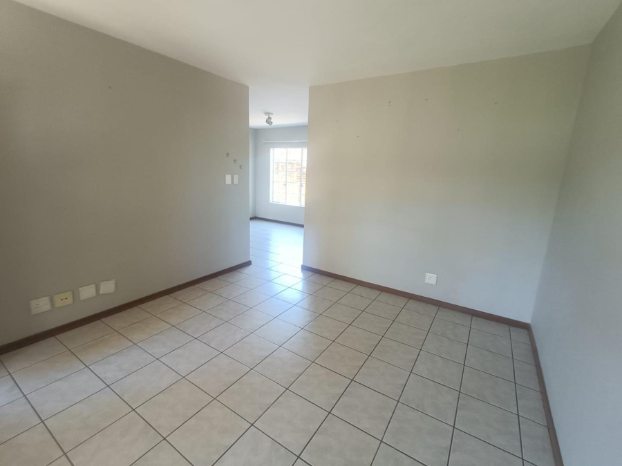 2 Bedroom Property for Sale in Die Hoewes Gauteng