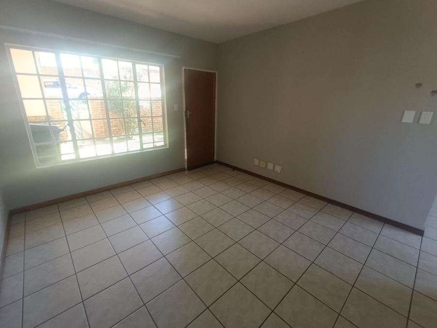 2 Bedroom Property for Sale in Die Hoewes Gauteng