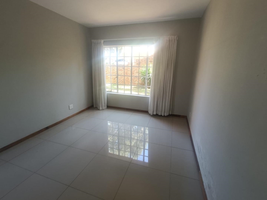 2 Bedroom Property for Sale in Die Hoewes Gauteng
