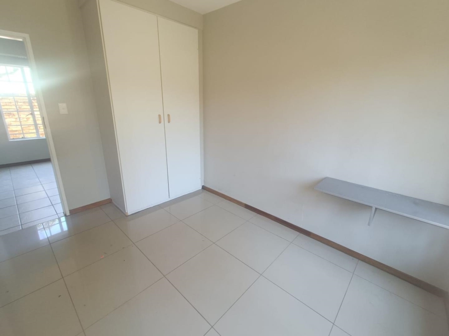 2 Bedroom Property for Sale in Die Hoewes Gauteng