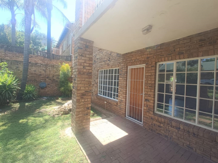 2 Bedroom Property for Sale in Die Hoewes Gauteng