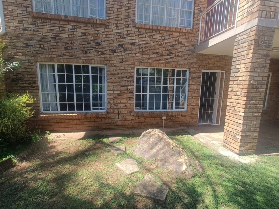 2 Bedroom Property for Sale in Die Hoewes Gauteng
