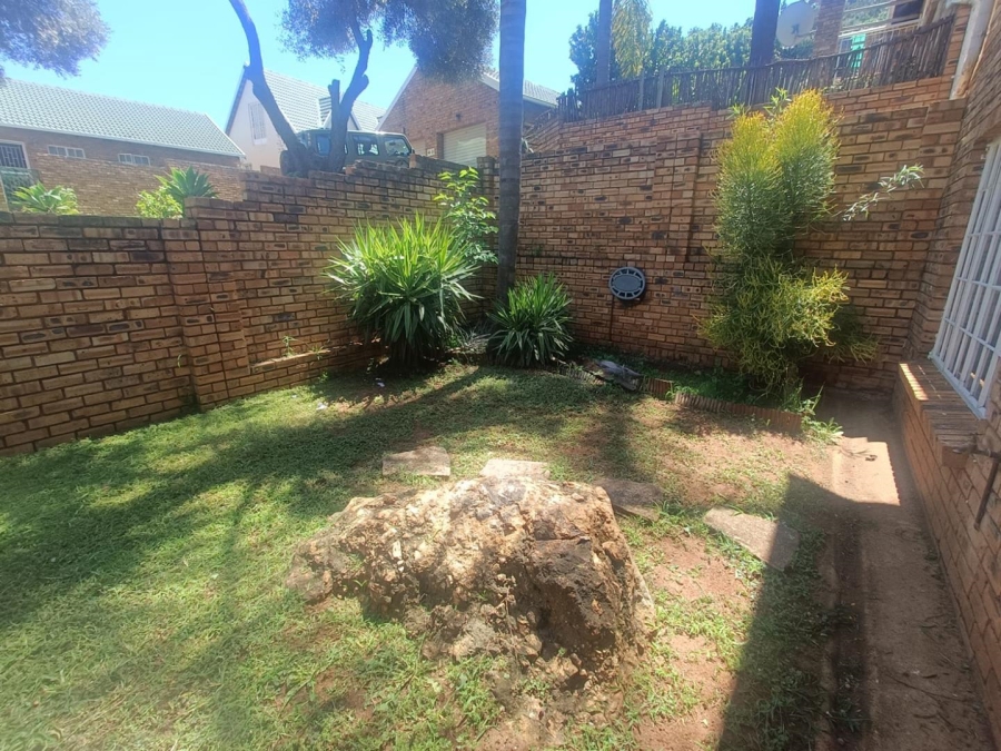 2 Bedroom Property for Sale in Die Hoewes Gauteng