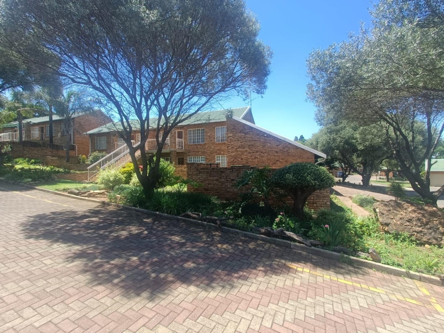 2 Bedroom Property for Sale in Die Hoewes Gauteng