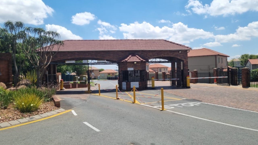 2 Bedroom Property for Sale in Elandspark Gauteng