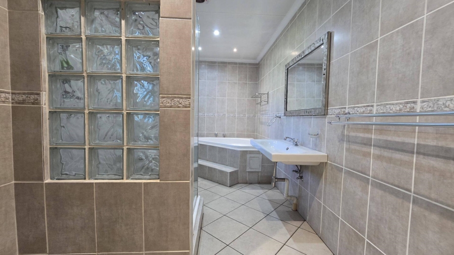 4 Bedroom Property for Sale in Brackenhurst Gauteng