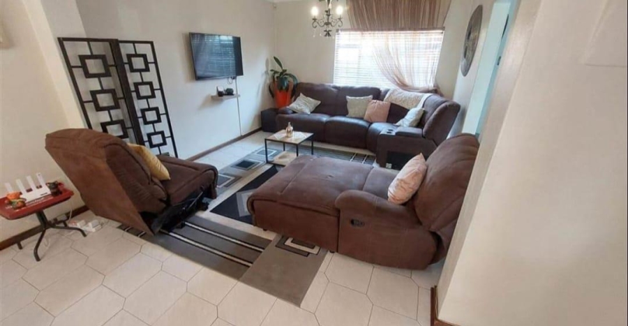4 Bedroom Property for Sale in Bassonia Gauteng
