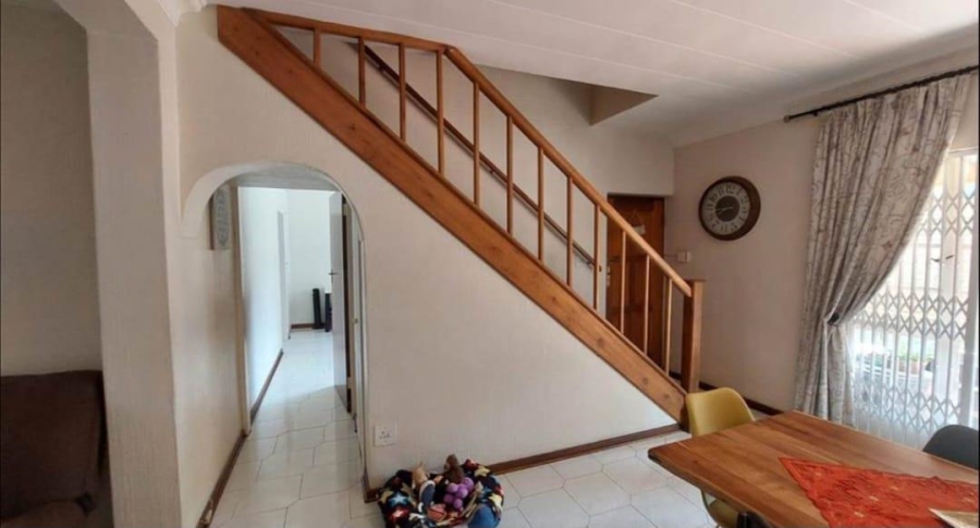 4 Bedroom Property for Sale in Bassonia Gauteng