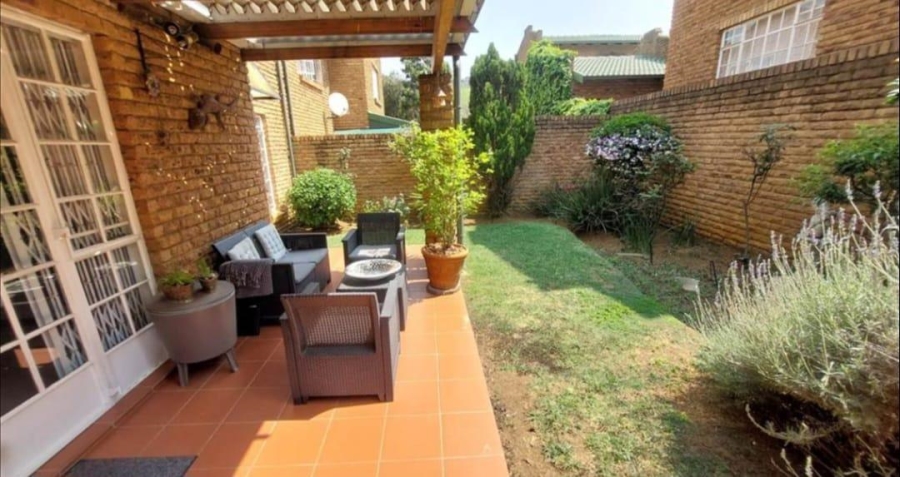 4 Bedroom Property for Sale in Bassonia Gauteng