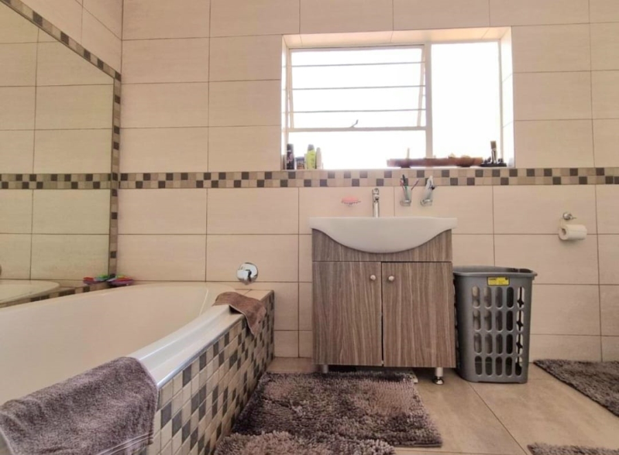 3 Bedroom Property for Sale in Brackenhurst Gauteng