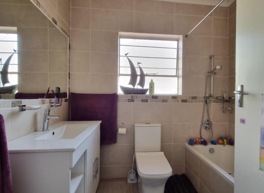 3 Bedroom Property for Sale in Brackenhurst Gauteng