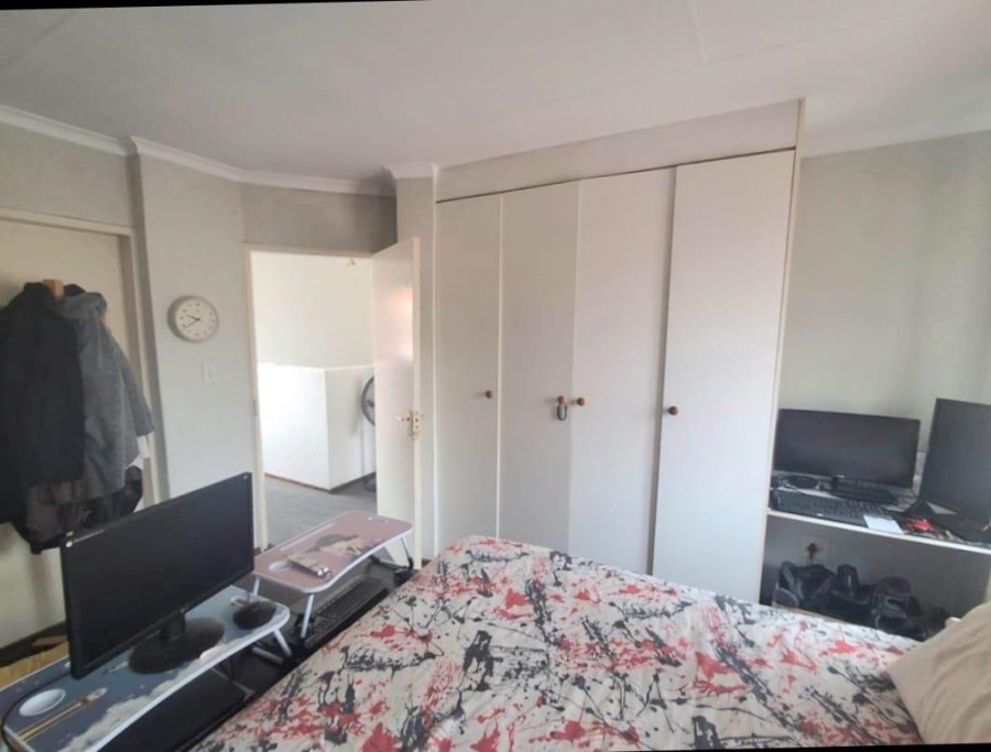 2 Bedroom Property for Sale in Glenvista Gauteng
