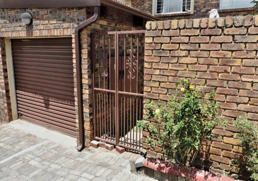 2 Bedroom Property for Sale in Glenvista Gauteng