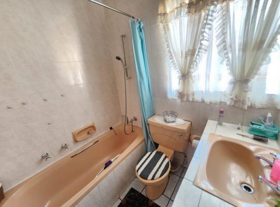 3 Bedroom Property for Sale in Mulbarton Gauteng