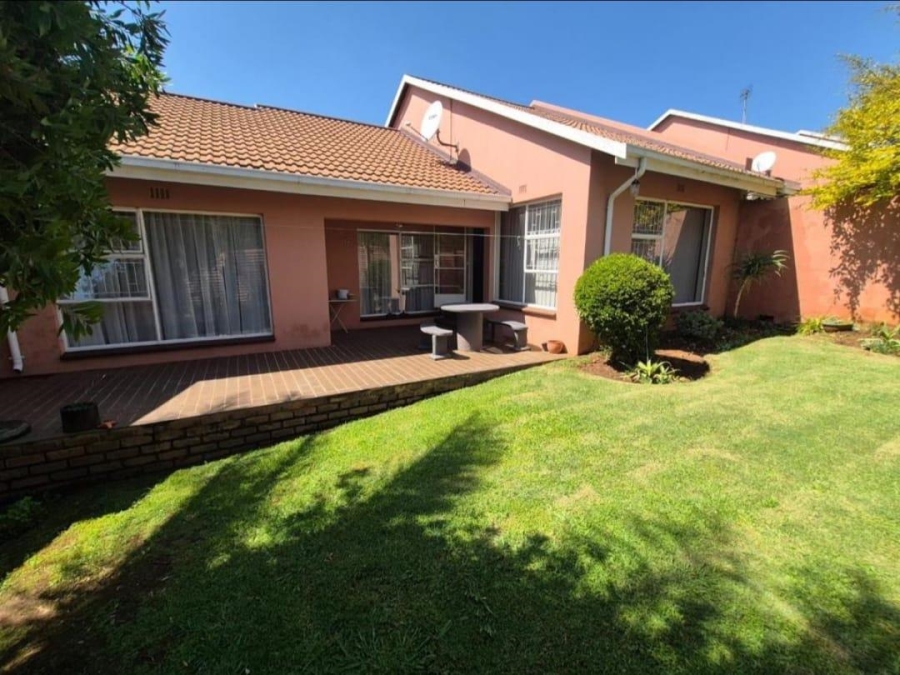 3 Bedroom Property for Sale in Mulbarton Gauteng