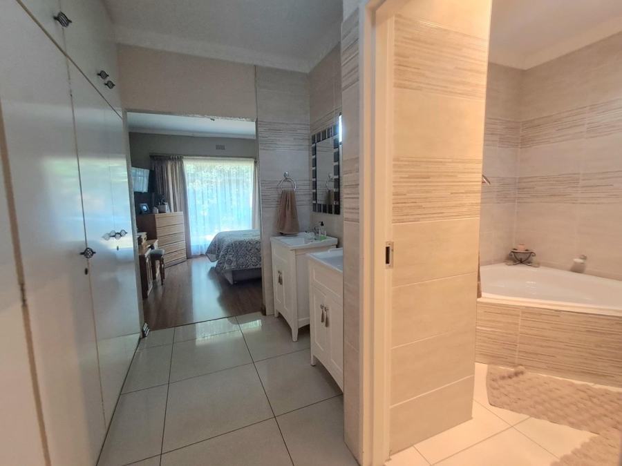 4 Bedroom Property for Sale in Randhart Gauteng