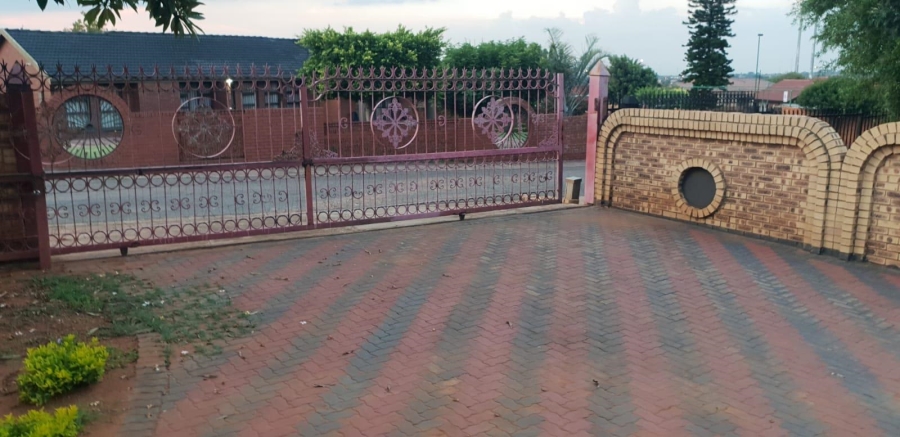 3 Bedroom Property for Sale in Soshanguve DD Gauteng