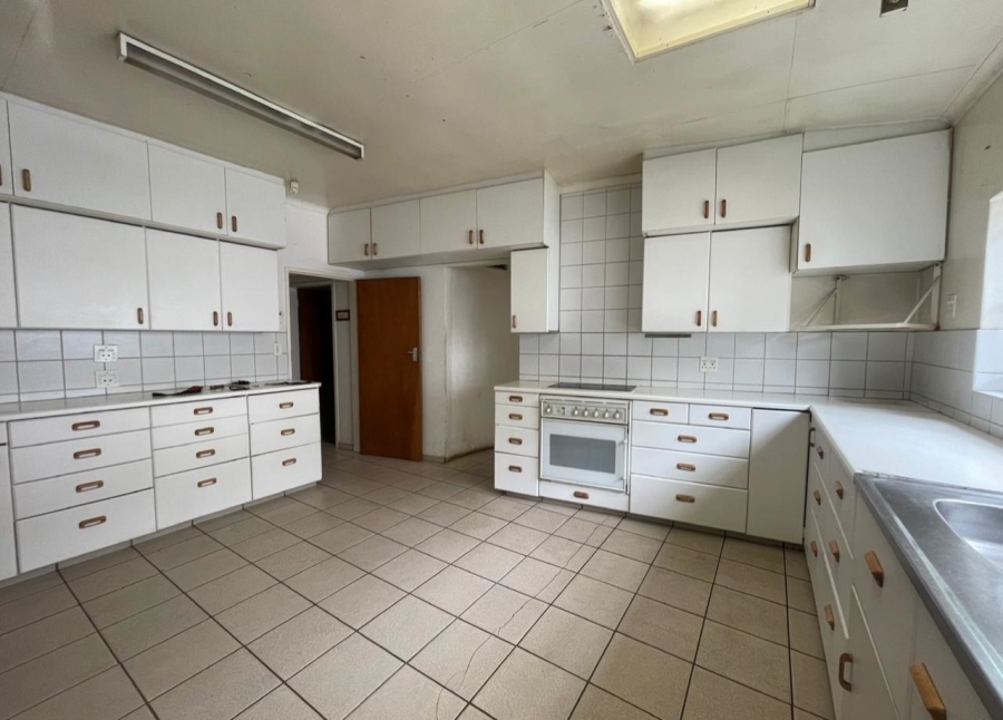 6 Bedroom Property for Sale in Murrayfield Gauteng