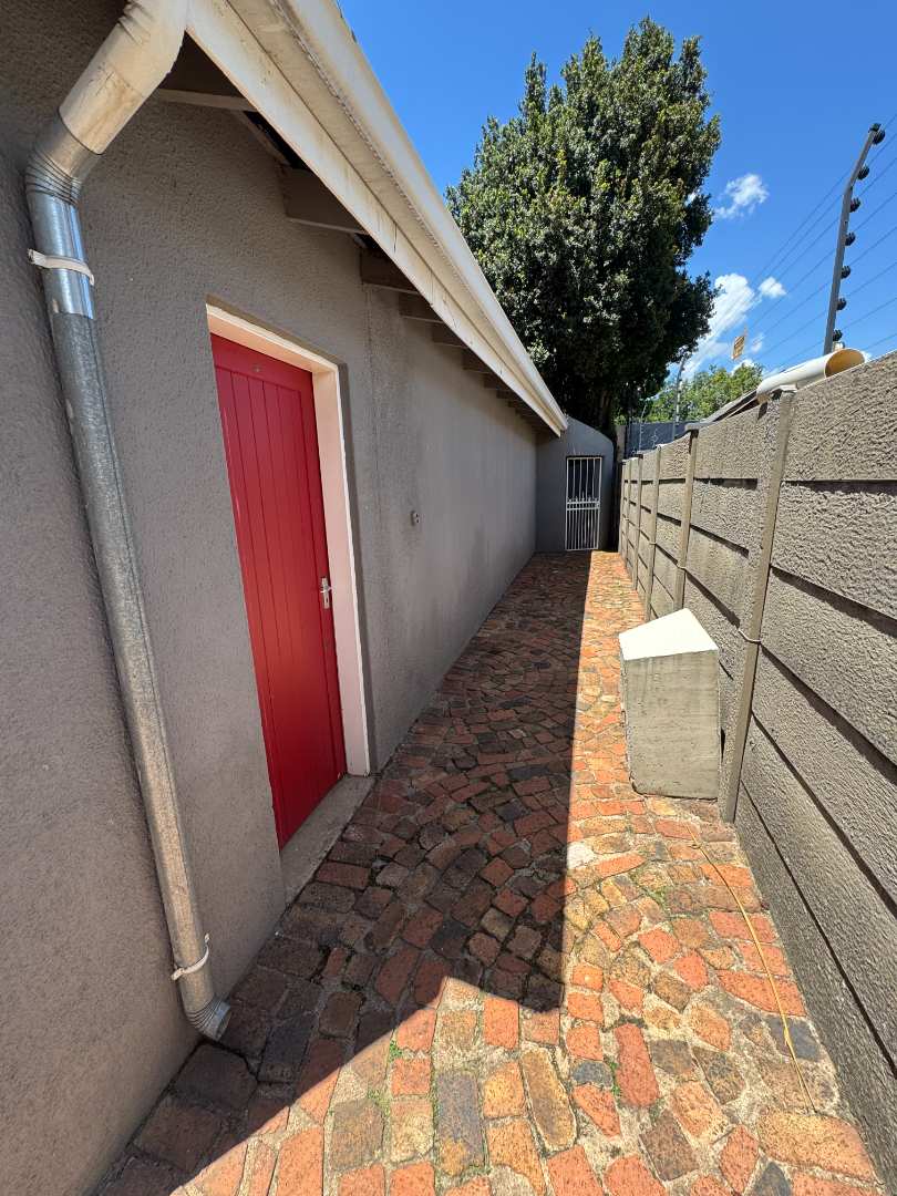 4 Bedroom Property for Sale in Brackenhurst Gauteng