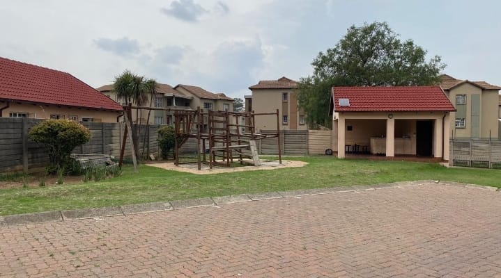 2 Bedroom Property for Sale in Meredale Gauteng
