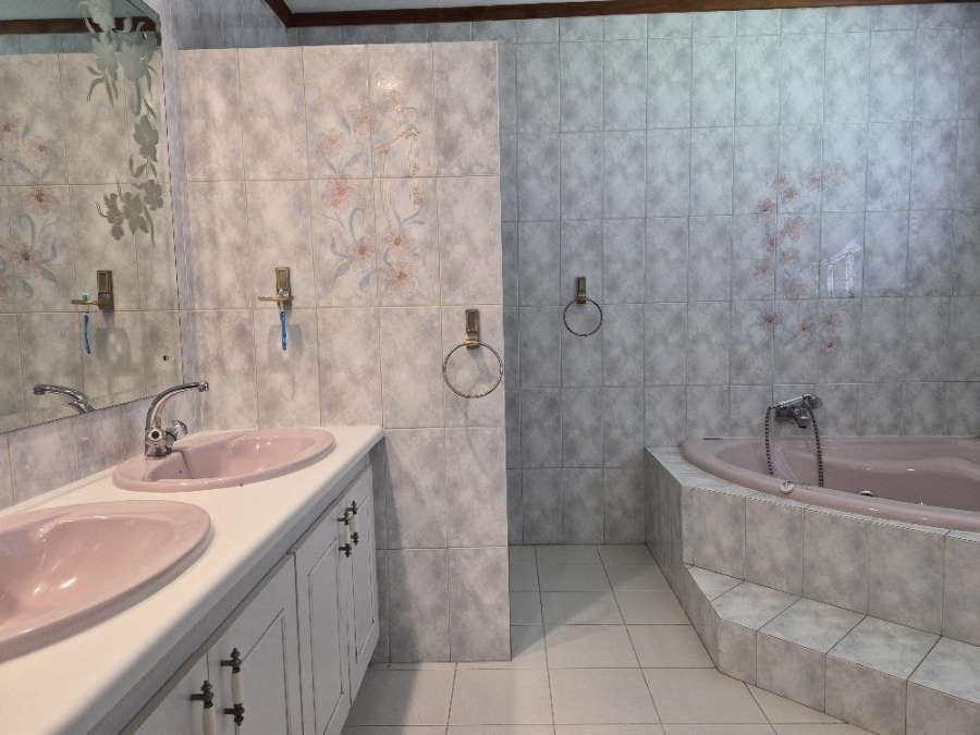 5 Bedroom Property for Sale in Bartlett Gauteng