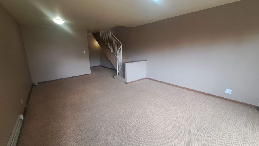 To Let 2 Bedroom Property for Rent in Robindale Gauteng