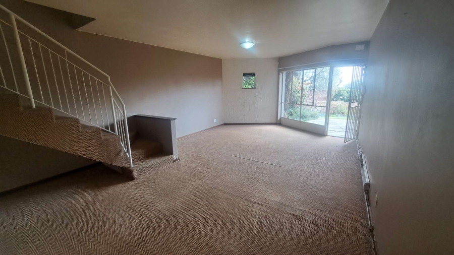 To Let 2 Bedroom Property for Rent in Robindale Gauteng