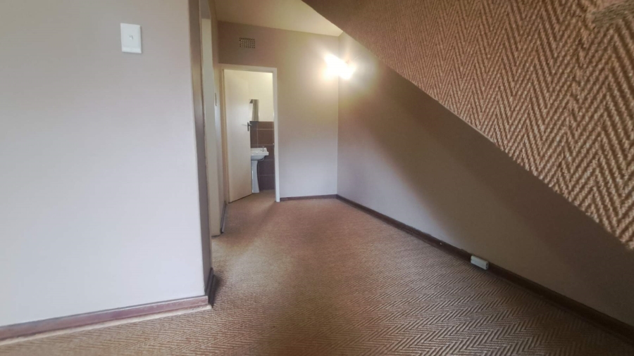 To Let 2 Bedroom Property for Rent in Robindale Gauteng