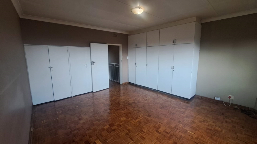 To Let 2 Bedroom Property for Rent in Robindale Gauteng