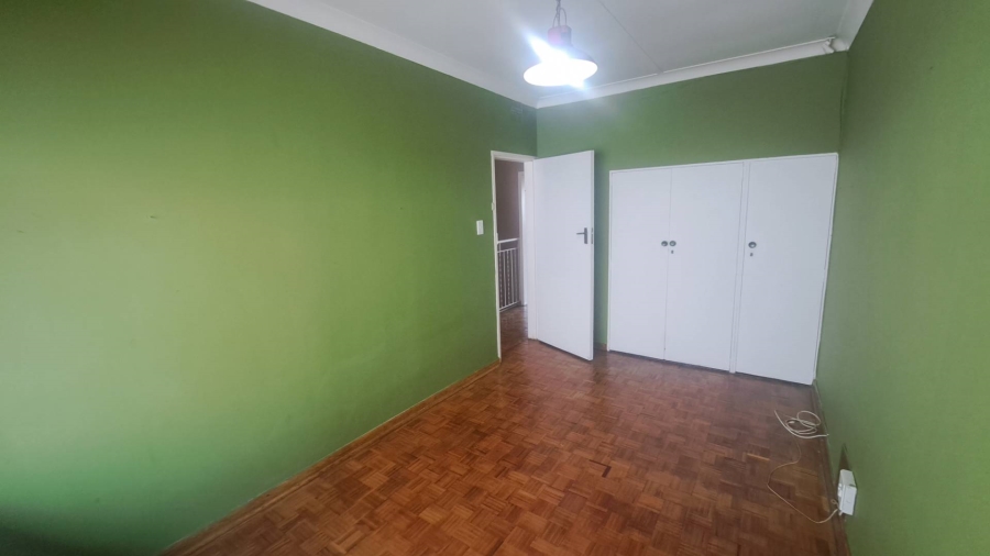 To Let 2 Bedroom Property for Rent in Robindale Gauteng