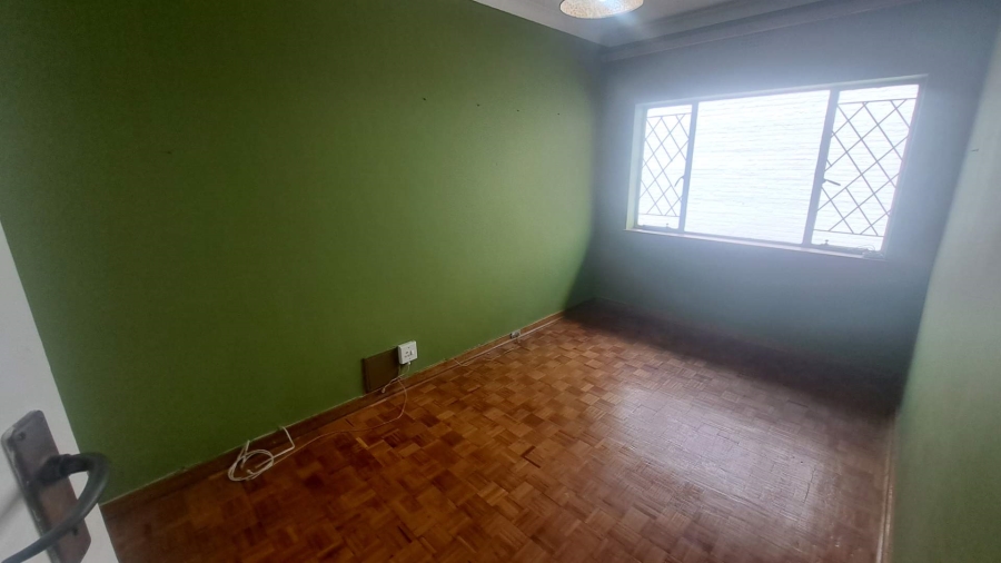 To Let 2 Bedroom Property for Rent in Robindale Gauteng