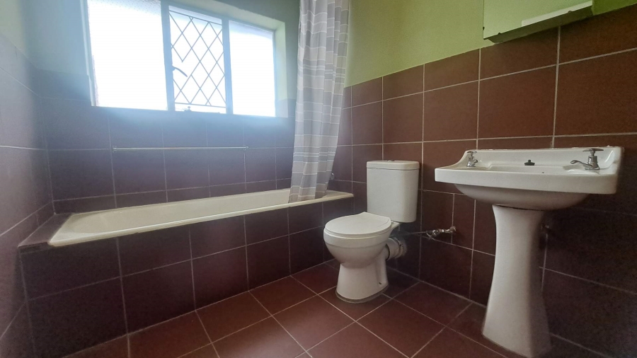 To Let 2 Bedroom Property for Rent in Robindale Gauteng