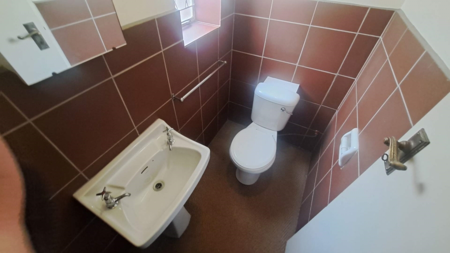 To Let 2 Bedroom Property for Rent in Robindale Gauteng