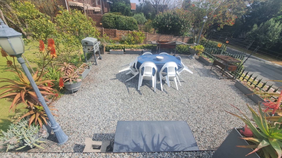 To Let 2 Bedroom Property for Rent in Robindale Gauteng