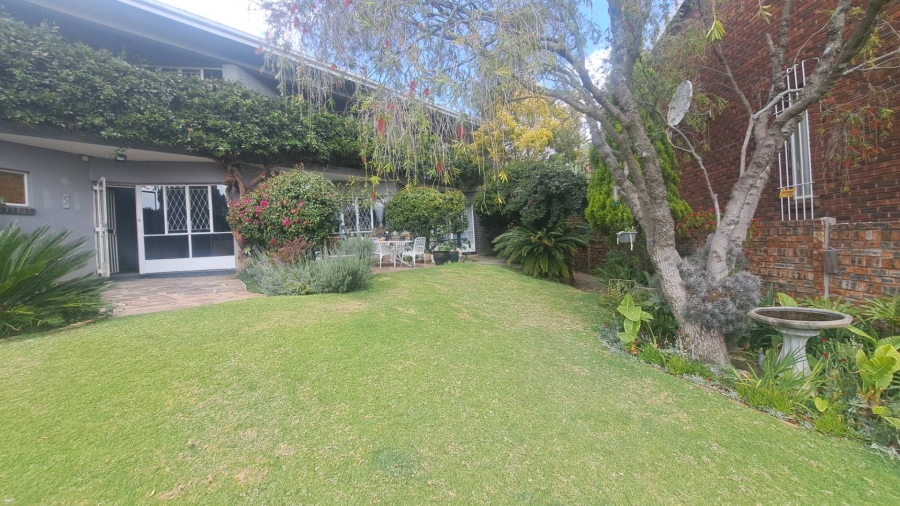 To Let 2 Bedroom Property for Rent in Robindale Gauteng