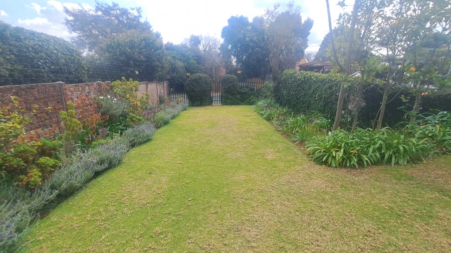 To Let 2 Bedroom Property for Rent in Robindale Gauteng