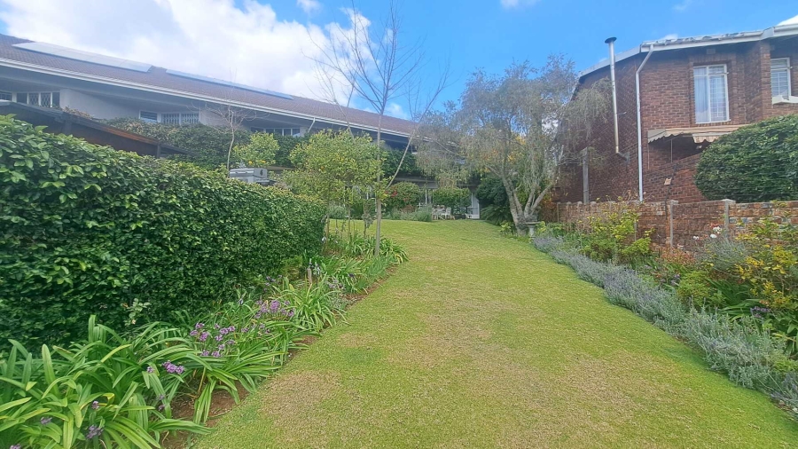 To Let 2 Bedroom Property for Rent in Robindale Gauteng