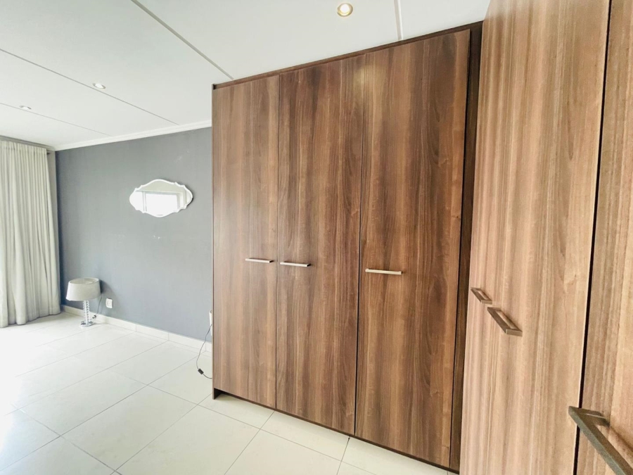 2 Bedroom Property for Sale in Atholl Gauteng