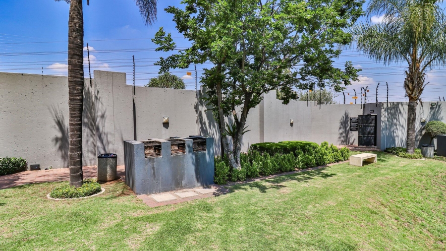 2 Bedroom Property for Sale in Barbeque Downs Gauteng