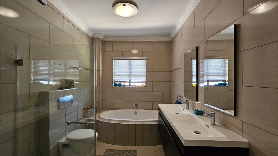 4 Bedroom Property for Sale in Zwartkop Golf Estate Gauteng