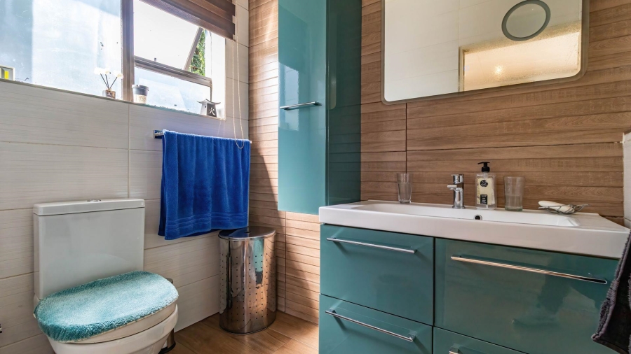 5 Bedroom Property for Sale in Lakefield Gauteng