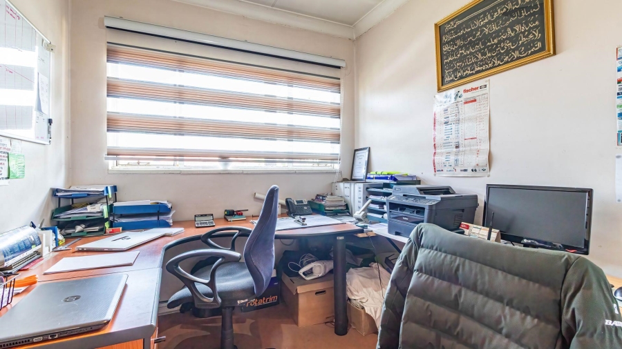 5 Bedroom Property for Sale in Lakefield Gauteng