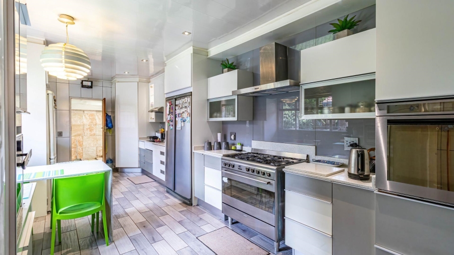 5 Bedroom Property for Sale in Lakefield Gauteng