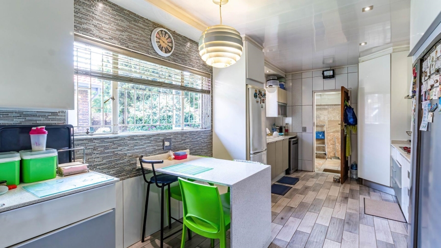 5 Bedroom Property for Sale in Lakefield Gauteng