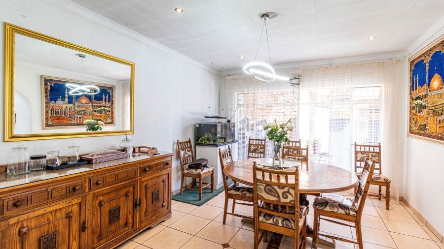 5 Bedroom Property for Sale in Lakefield Gauteng