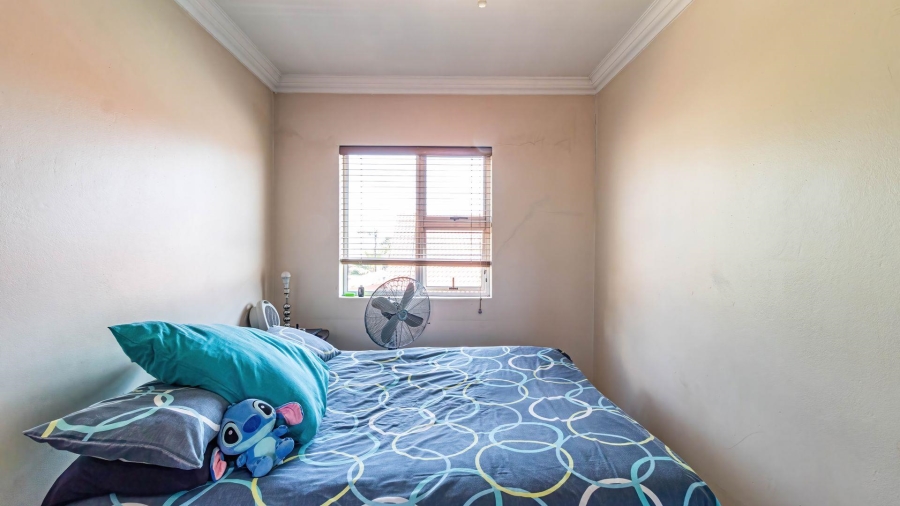 5 Bedroom Property for Sale in Lakefield Gauteng